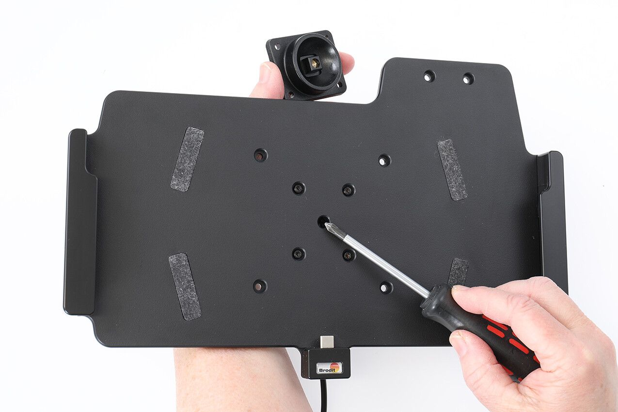 Brodit Aktiv hållare med USB-kabel och cigg-adapter 721474 |  | AlltMobil